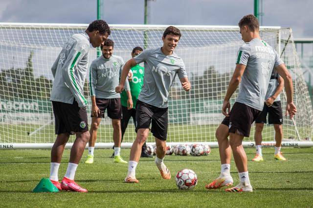 新一期FIFA排名：国足排名上升两位至第90